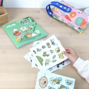 MILAN一起玩貼貼著色本_奇幻世界_16張/150張貼紙